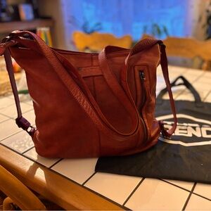 The Trend vintage bag convertible in backpack.